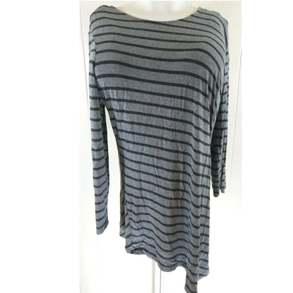 Vince Camuto Gray Asymmetrical Knit Top - Picture 1 of 3